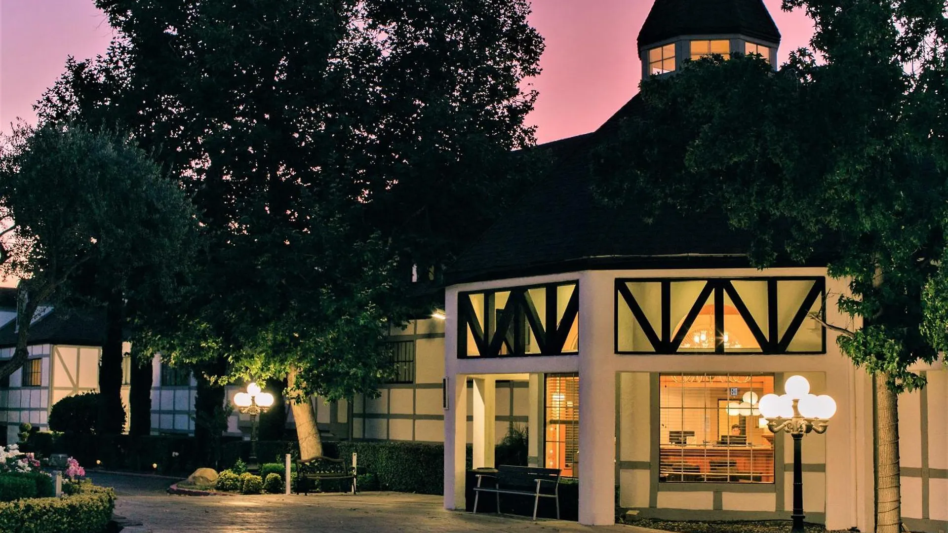 3 Top-Rated Hotels Close to Elverhoy Museum in Solvang