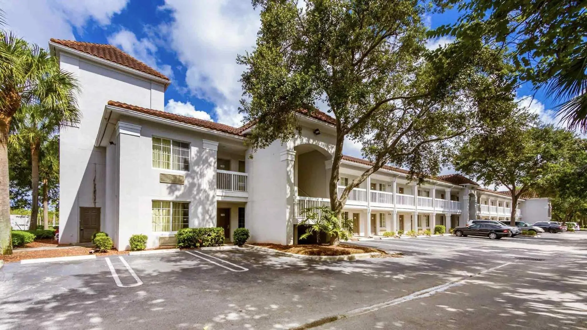 Where to Stay Near Coral Square Mall: 4 Best Hotels