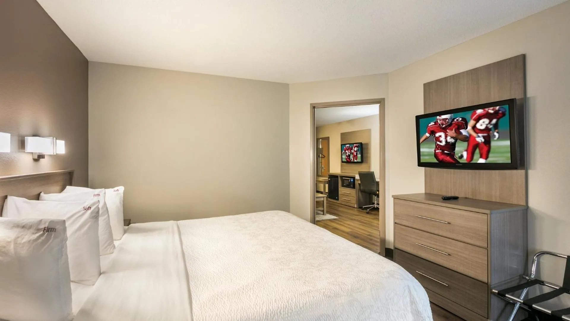 Staying Near Pine Banks Park: 5 Budget Hotels Compared