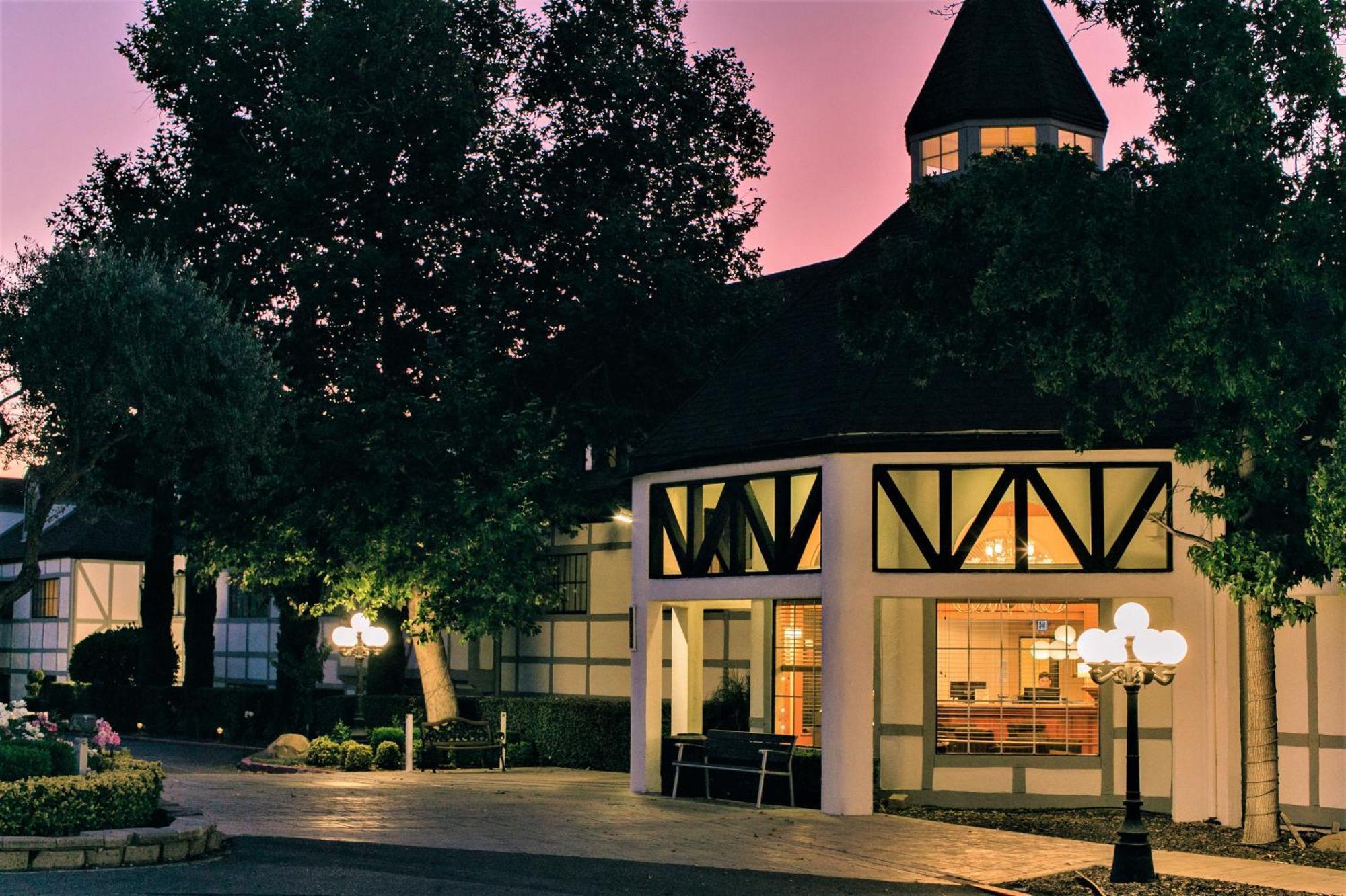 3 Top-Rated Hotels Close to Elverhoy Museum in Solvang