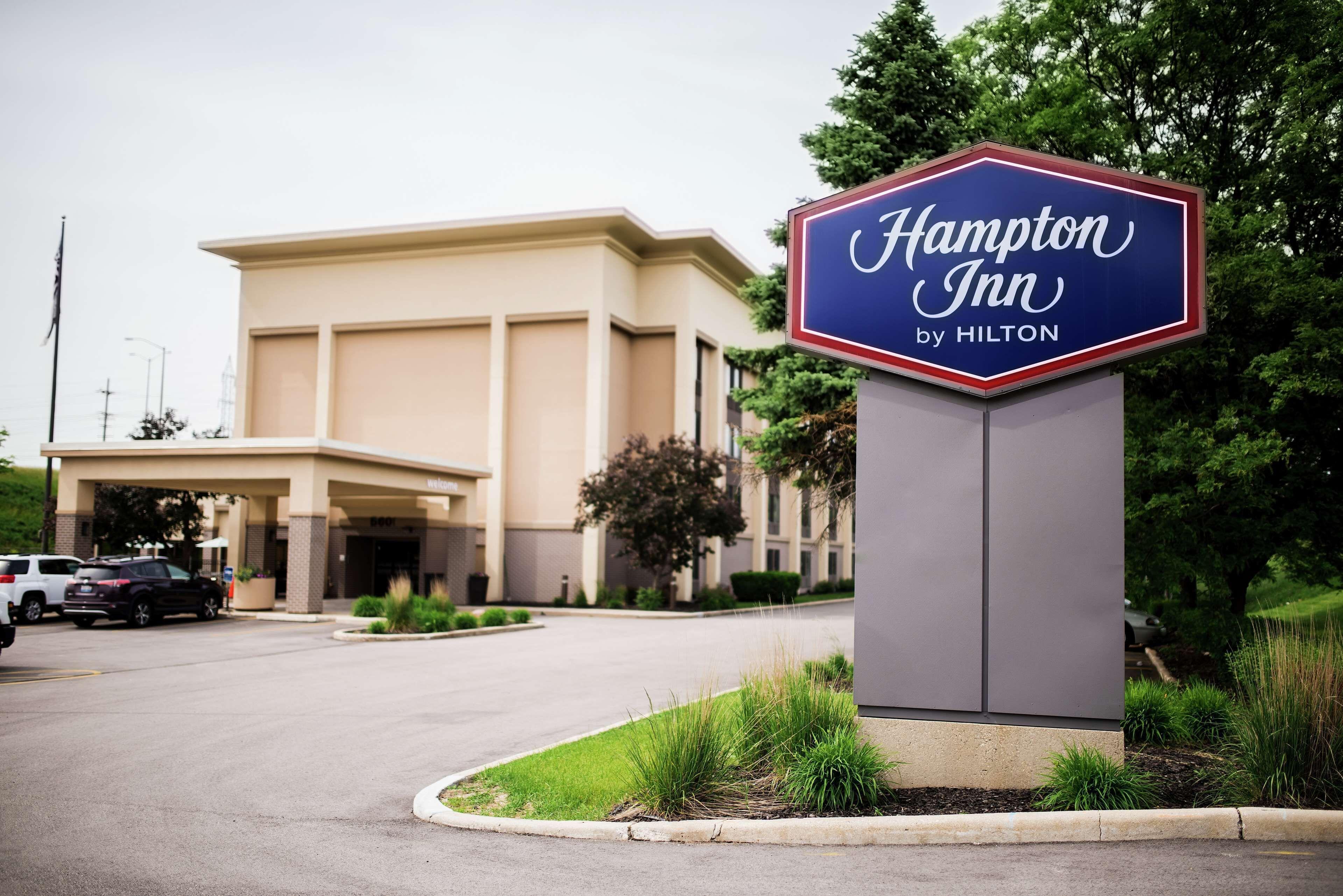 4 Business Hotels Near Hoyt Park for Corporate Stays
